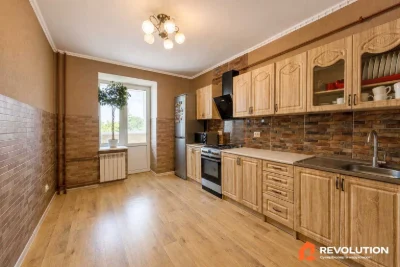 Без комісії. Продаж 3к квартири 91.2м2, вул. Хмельницька, 10