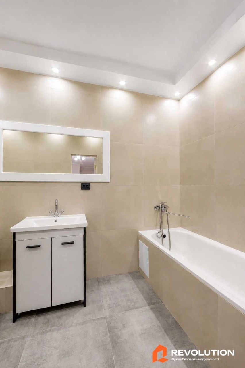 Без комісії. Продаж 3к квартири 91.2м2, вул. Хмельницька, 10