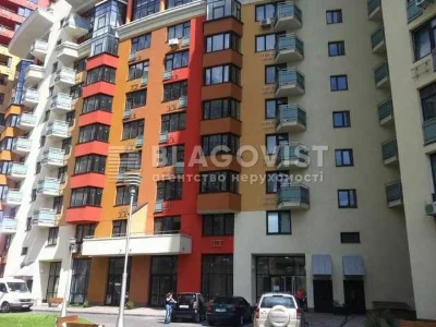 For sale 6-room apartment in Holosiivskyi residential complex Sonyachna Brama. Zdanovs