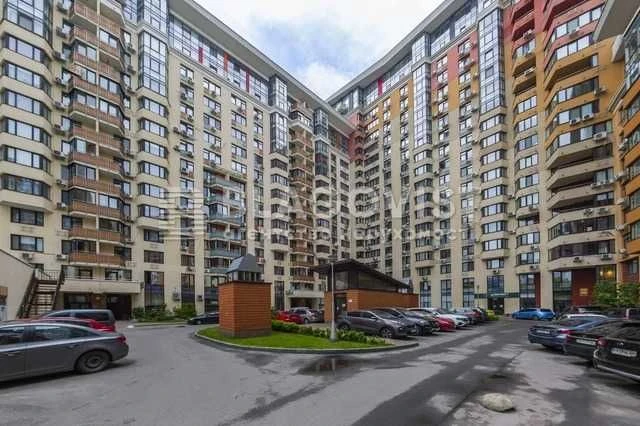 For sale 6-room apartment in Holosiivskyi residential complex Sonyachna Brama. Zdanovs
