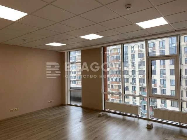 For sale 6-room apartment in Holosiivskyi residential complex Sonyachna Brama. Zdanovs