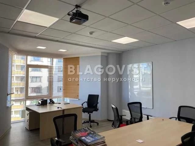 For sale 6-room apartment in Holosiivskyi residential complex Sonyachna Brama. Zdanovs