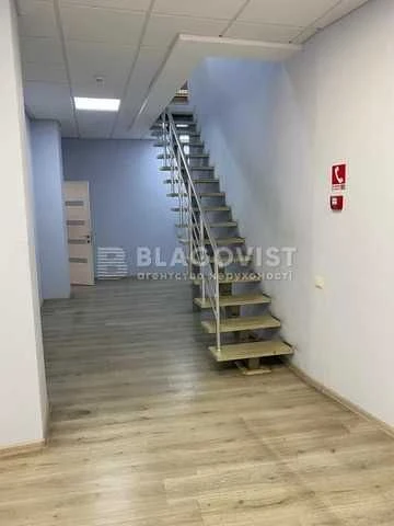 For sale 6-room apartment in Holosiivskyi residential complex Sonyachna Brama. Zdanovs