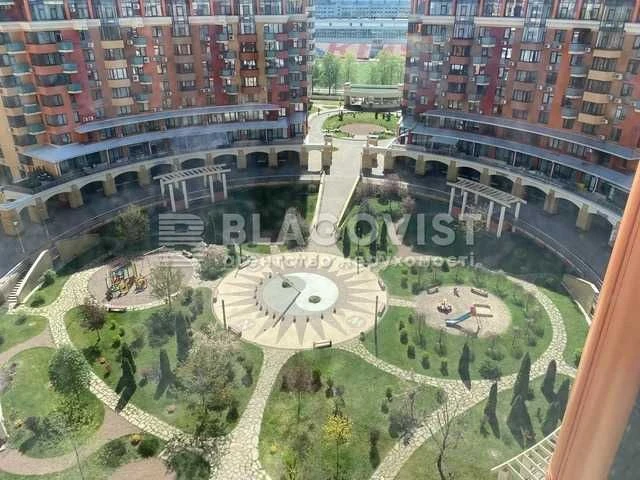 For sale 6-room apartment in Holosiivskyi residential complex Sonyachna Brama. Zdanovs
