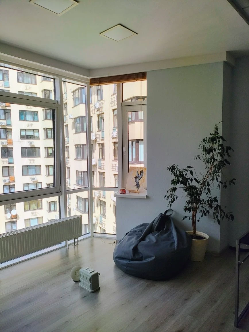 For sale 6-room apartment in Holosiivskyi residential complex Sonyachna Brama. Zdanovs