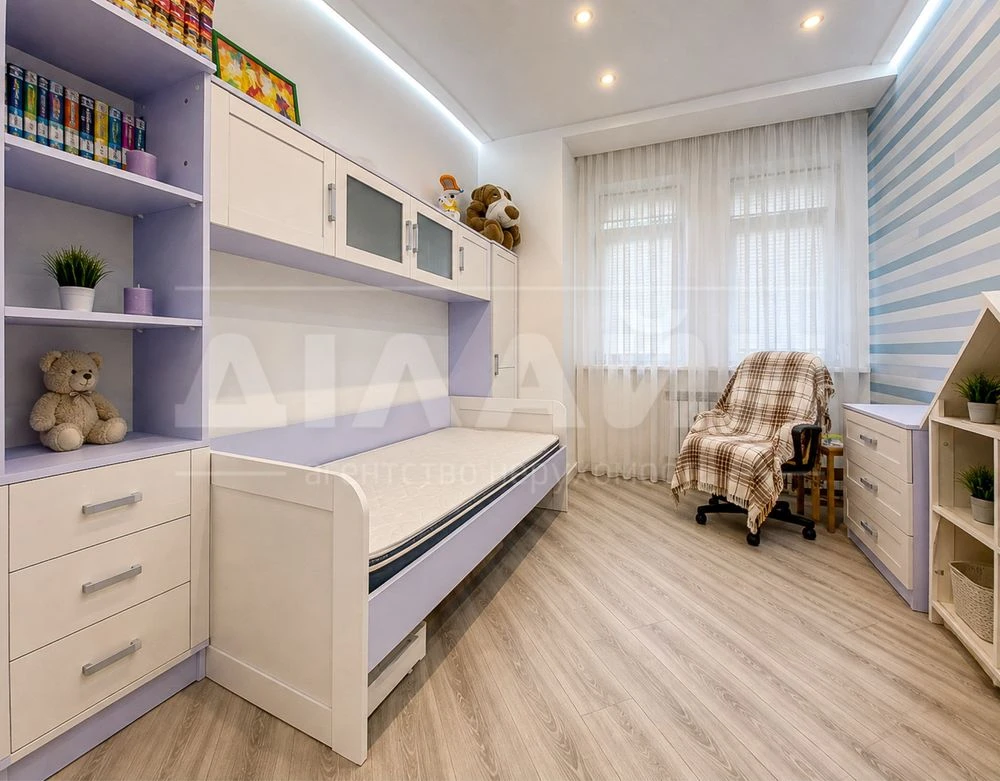 Продаж преміальної 4-кімнатної квартири у закритому ЖК «Рене