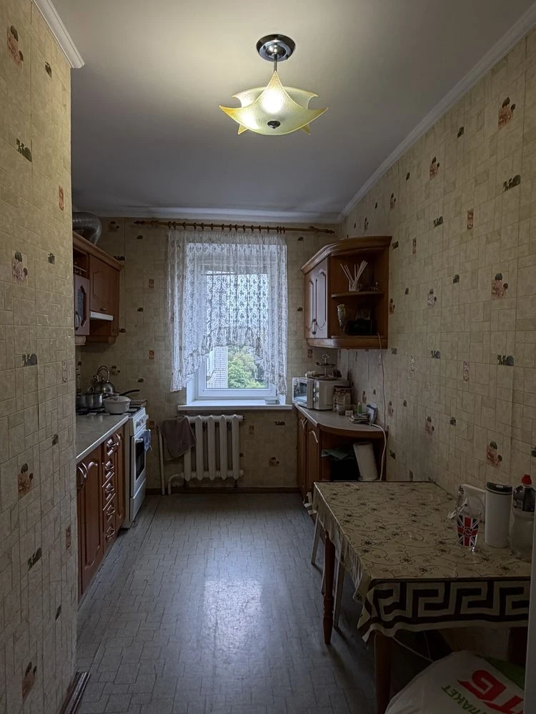 Продаж 3 кімнатної квартири в цегляному будинку, в жилому ст