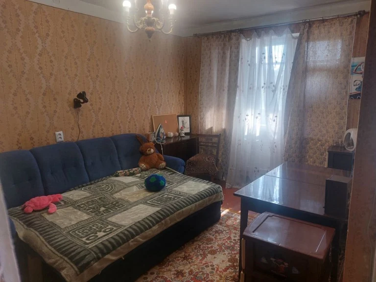 One-room apartment for sale near Palats Sportu metro station