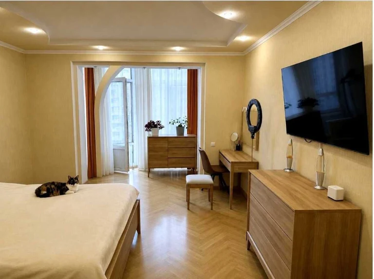 Продаж 3-кімнатної квартири в ЖК Лікоград 2, з ремонтом, Гол