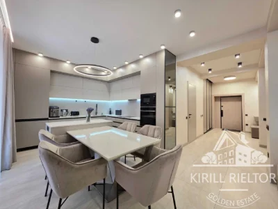 Продаж таунхауса з басейном у містечку Лагуна "Comfort City