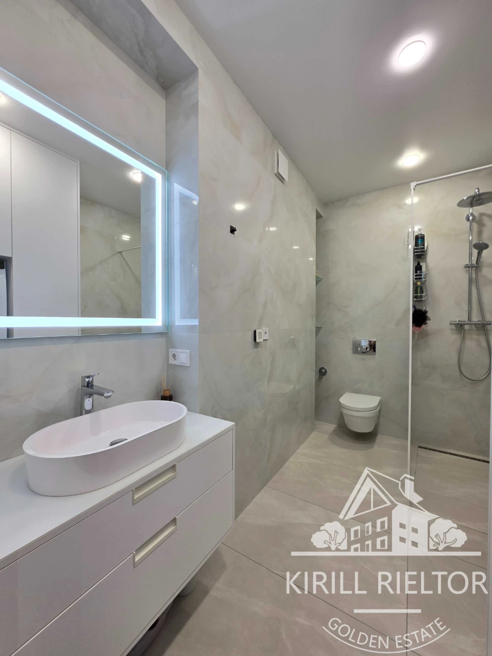 Продаж таунхауса з басейном у містечку Лагуна "Comfort City