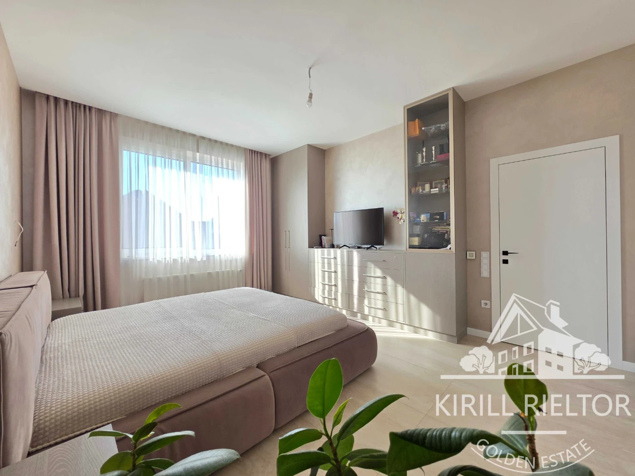 Продаж таунхауса з басейном у містечку Лагуна "Comfort City