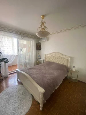 Продам 4-комн. квартиру с РЕМОНТОМ на Котовского/Днепропетро