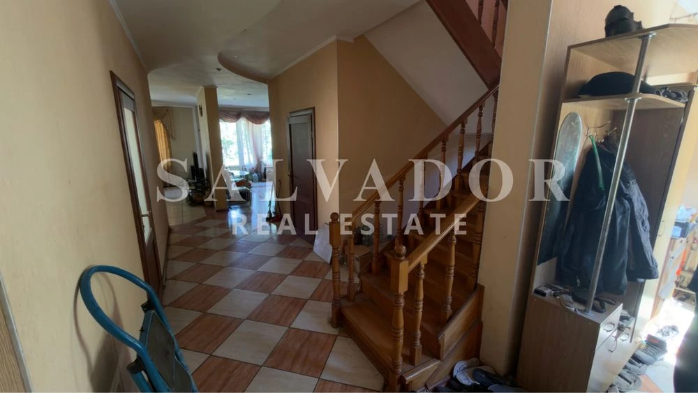 Продаж 2-поверхового будинку 190 м² + горище | 5,6 соток | Ч