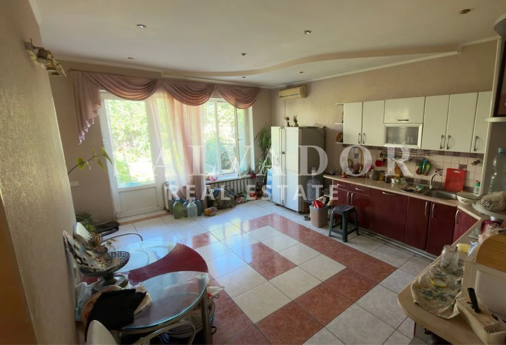 Продаж 2-поверхового будинку 190 м² + горище | 5,6 соток | Ч