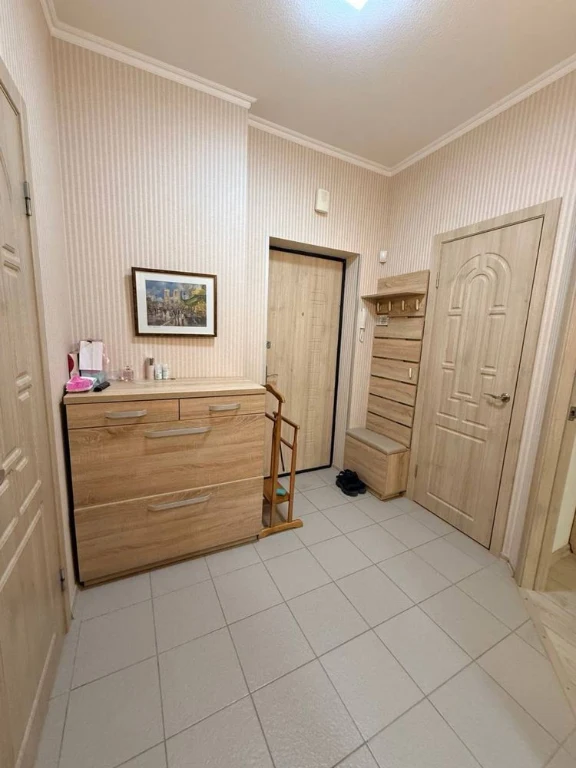 Продам 1-кімнатну  квартиру 42,7 м² з якісним ремонтом, мебл
