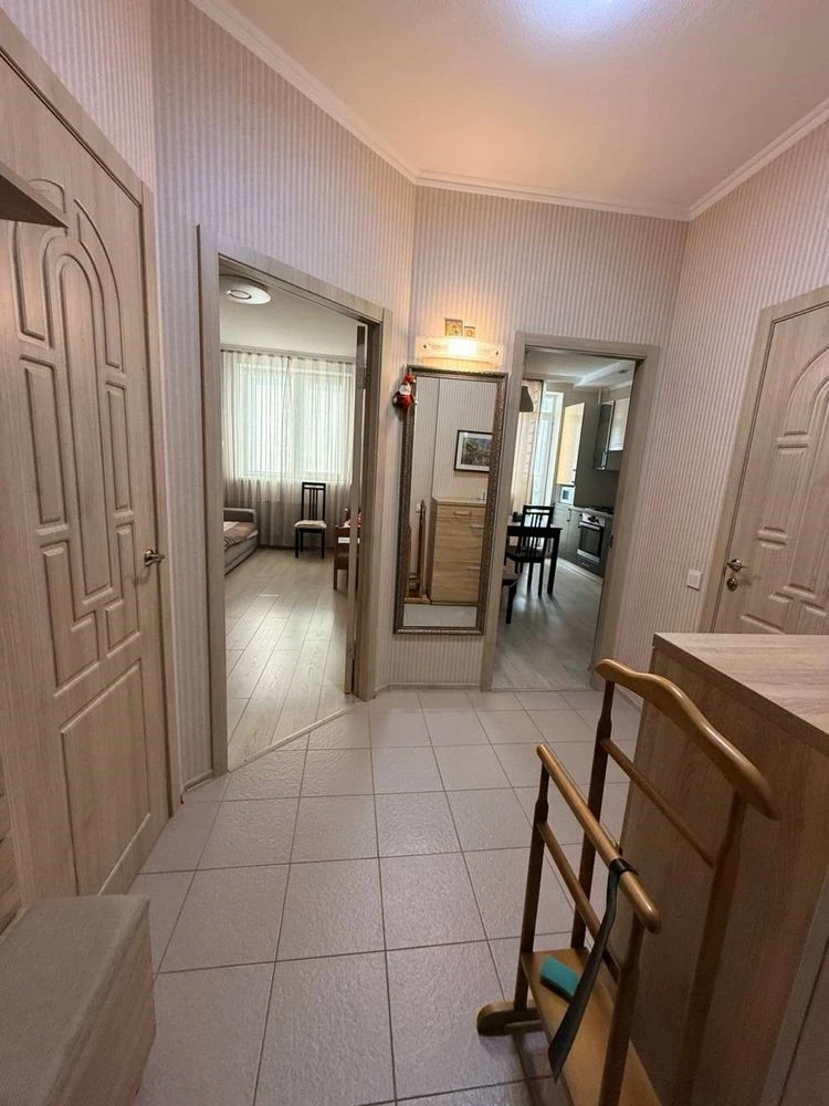 Продам 1-кімнатну  квартиру 42,7 м² з якісним ремонтом, мебл