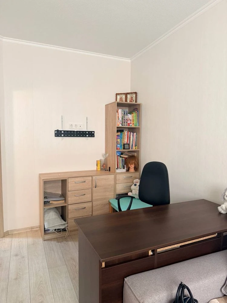 Продам 1-кімнатну  квартиру 42,7 м² з якісним ремонтом, мебл