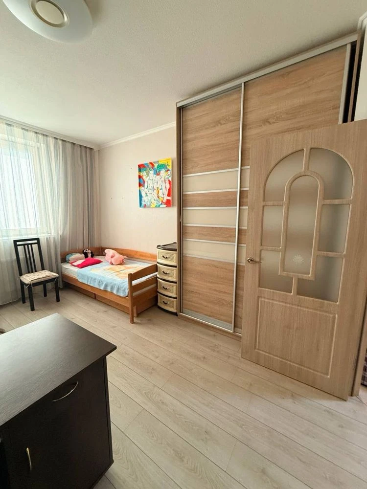 Продам 1-кімнатну  квартиру 42,7 м² з якісним ремонтом, мебл