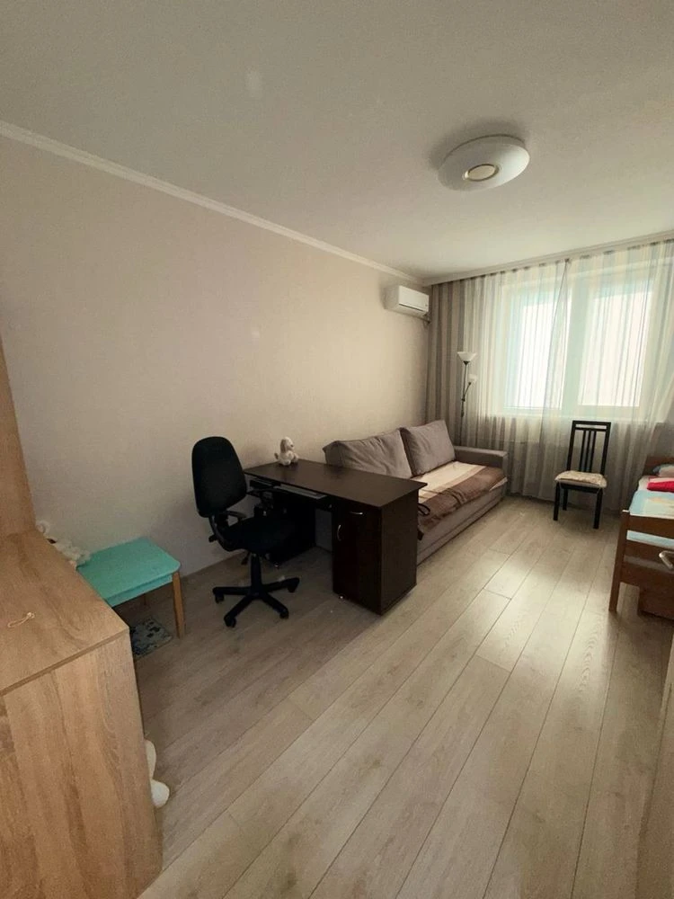 Продам 1-кімнатну  квартиру 42,7 м² з якісним ремонтом, мебл