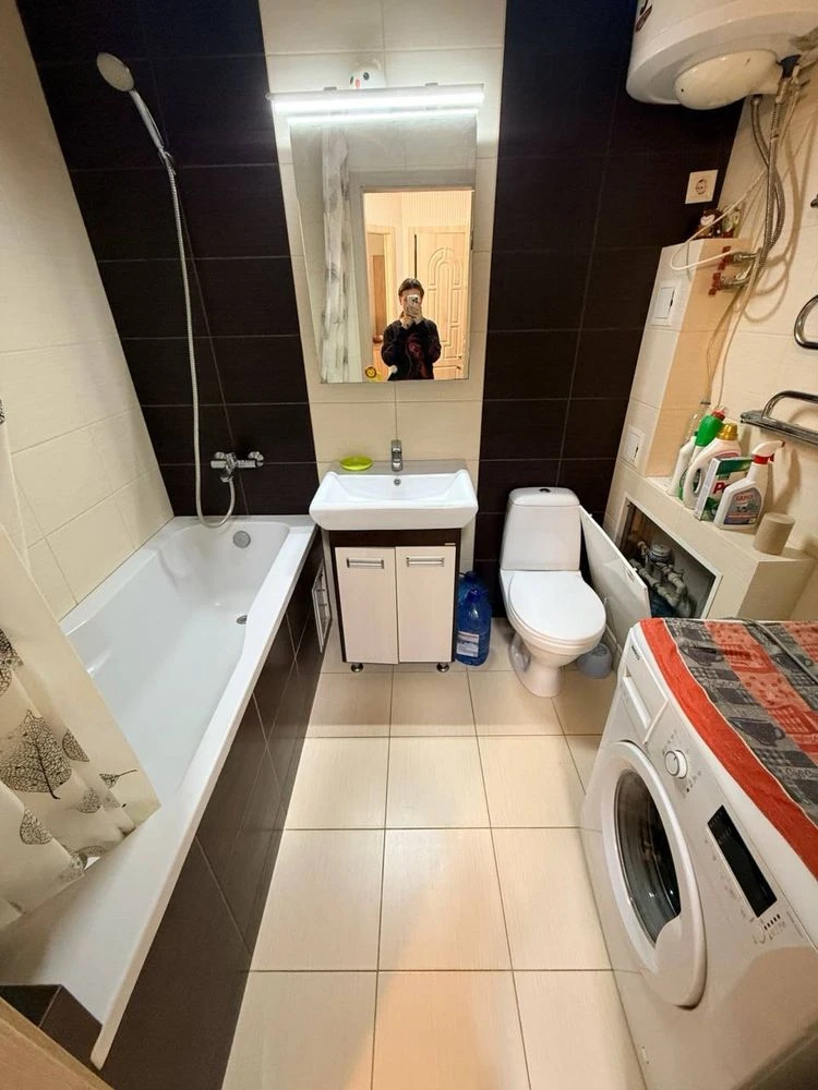 Продам 1-кімнатну  квартиру 42,7 м² з якісним ремонтом, мебл