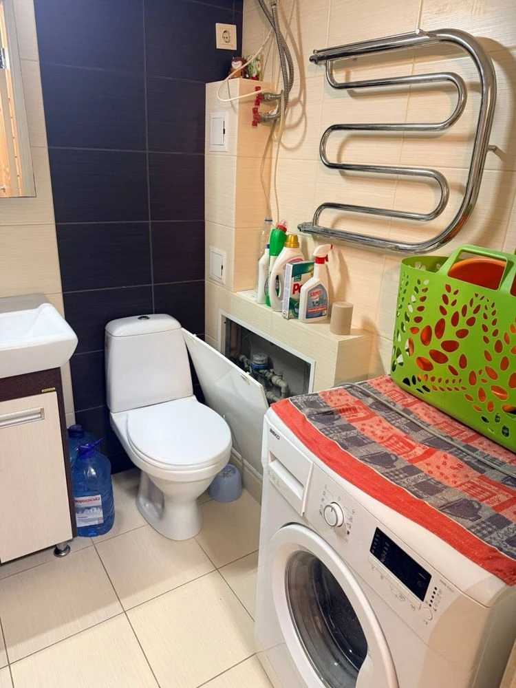 Продам 1-кімнатну  квартиру 42,7 м² з якісним ремонтом, мебл