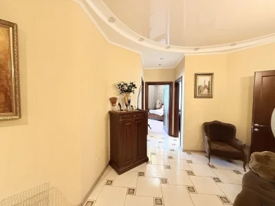 Продам 3к квартиру, Центр, низ Кирова (Поля), парк Чкалова,
