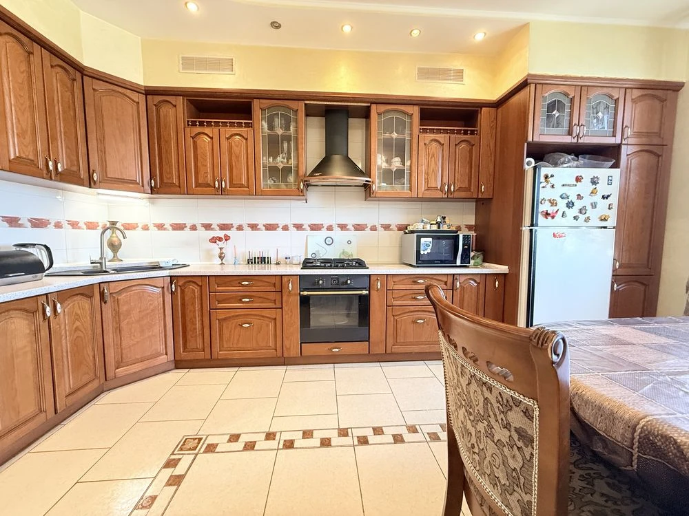 Продам 3к квартиру, Центр, низ Кирова (Поля), парк Чкалова,