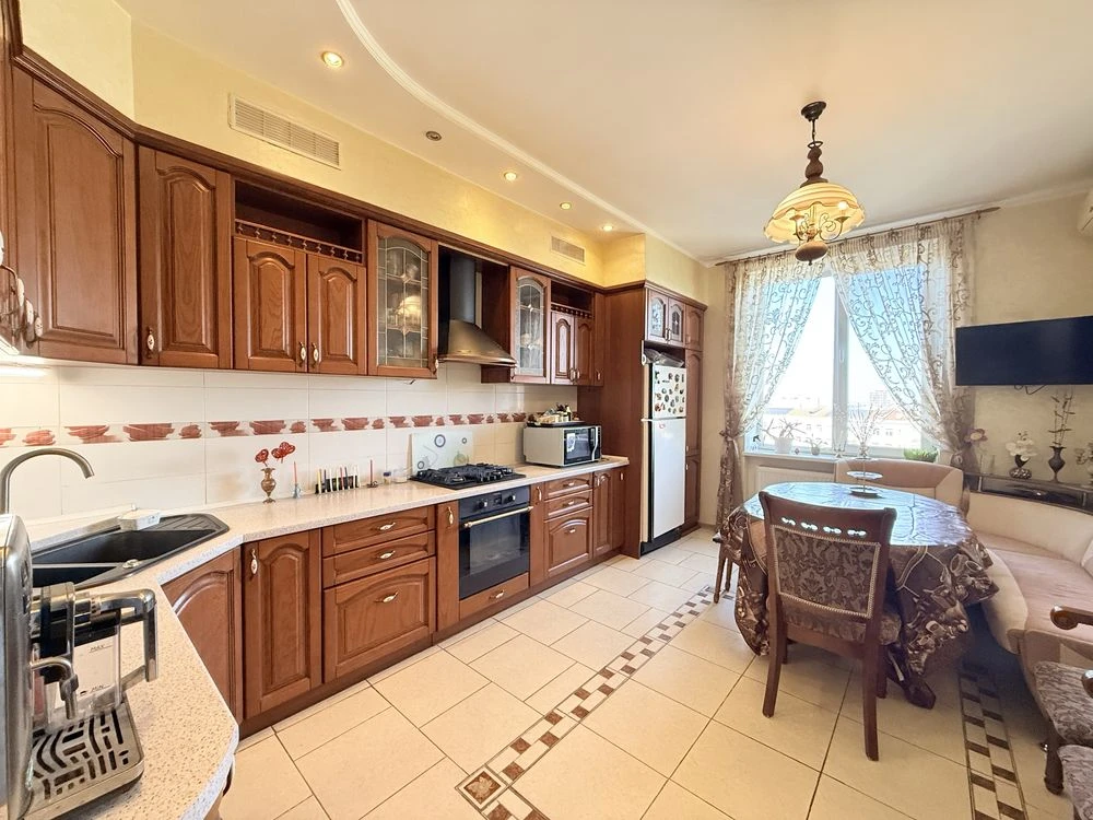Продам 3к квартиру, Центр, низ Кирова (Поля), парк Чкалова,