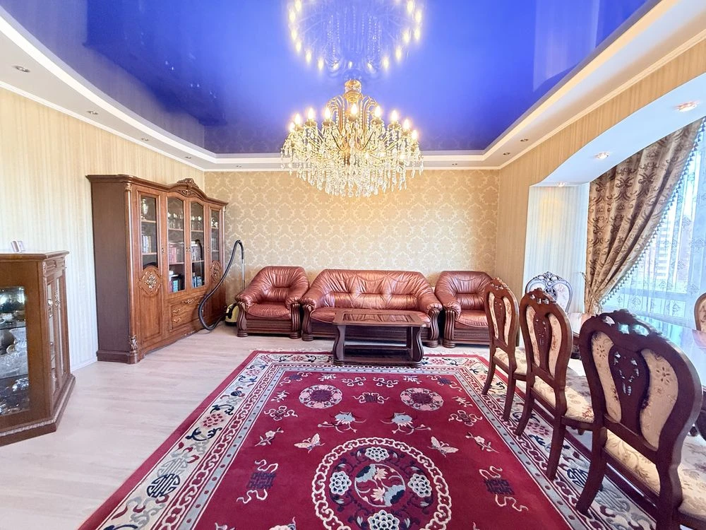 Продам 3к квартиру, Центр, низ Кирова (Поля), парк Чкалова,