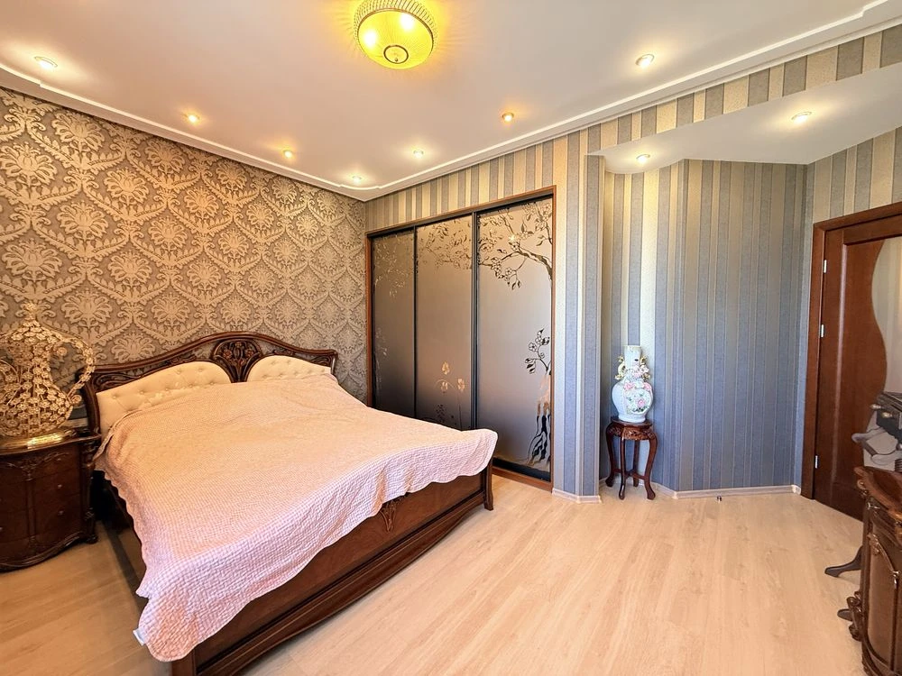 Продам 3к квартиру, Центр, низ Кирова (Поля), парк Чкалова,
