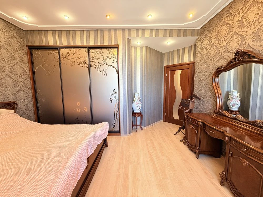 Продам 3к квартиру, Центр, низ Кирова (Поля), парк Чкалова,