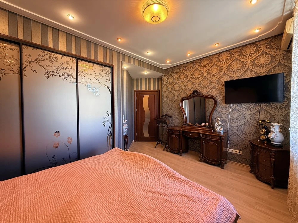 Продам 3к квартиру, Центр, низ Кирова (Поля), парк Чкалова,