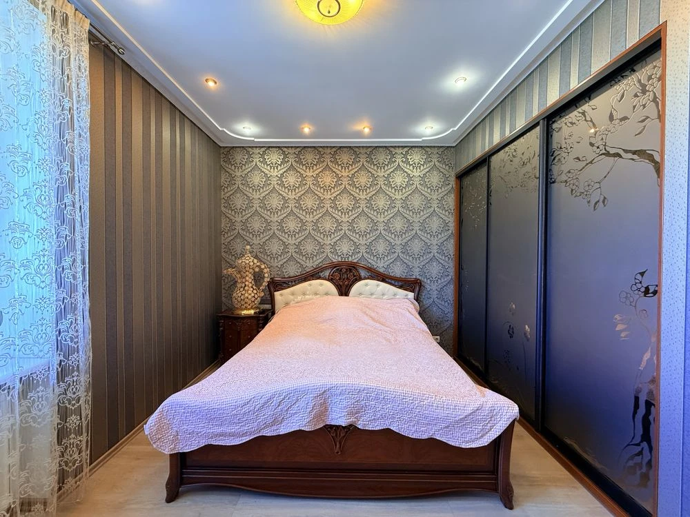 Продам 3к квартиру, Центр, низ Кирова (Поля), парк Чкалова,