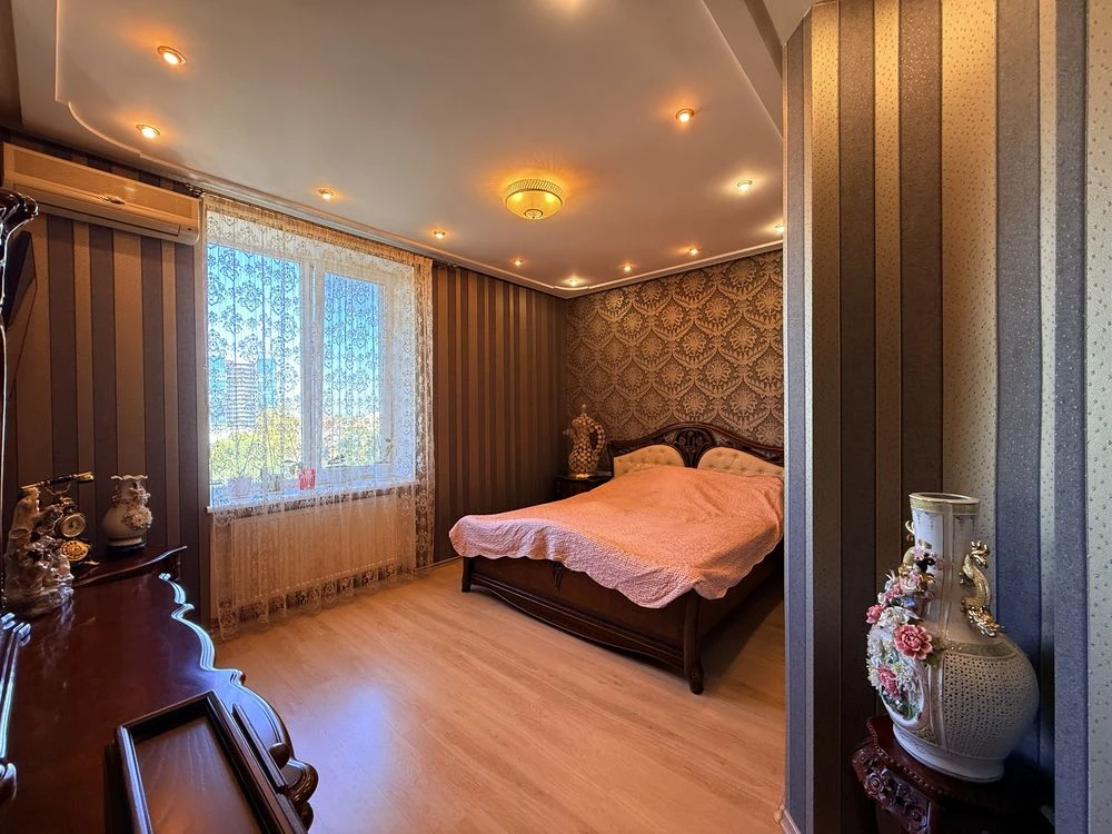 Продам 3к квартиру, Центр, низ Кирова (Поля), парк Чкалова,