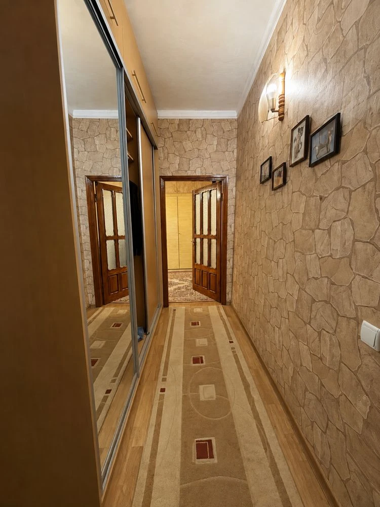 Продам 2-кімнатну квартиру  Центр Поля  Дніпро