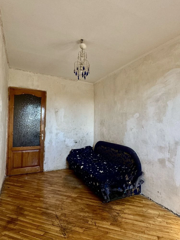 Продам 4  кімнатну квартиру Запорізьке шосе 4  район ТРЦ  Да