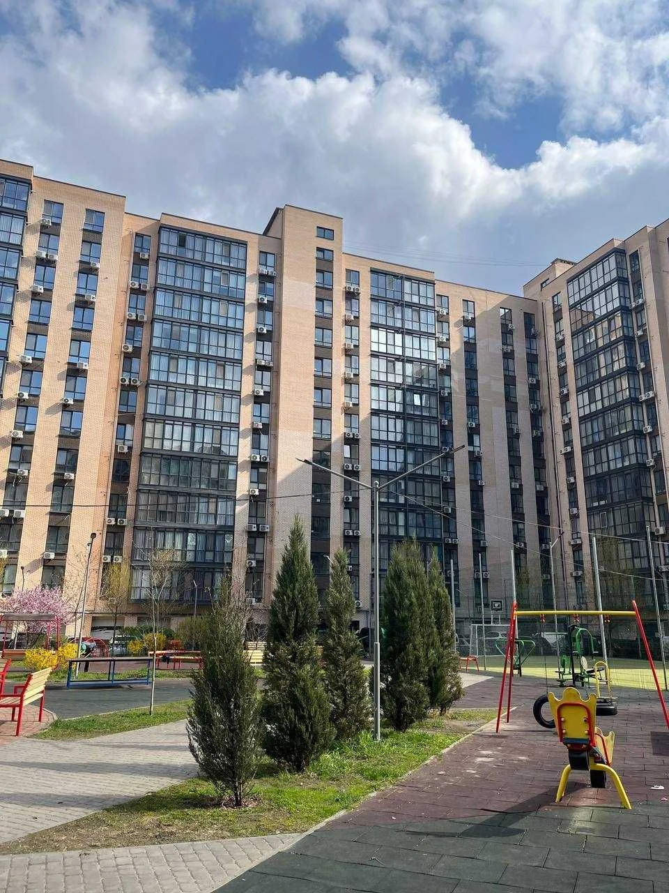 Продам  2 кімнатну квартиру ЖК Ривер Парк (Перемога) автоном