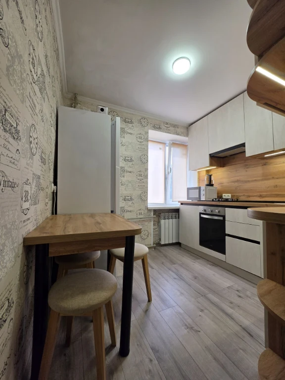 Продаж 2-к квартири 46 м² з капремонтом, пр. Дмитра Яворниць