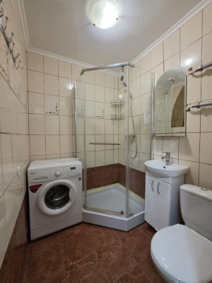 Продаж 2-к квартири 46 м² з капремонтом, пр. Дмитра Яворниць