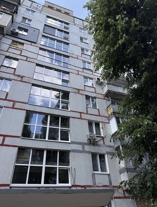 Продам 3-х комнатная чешка Тополь-1!