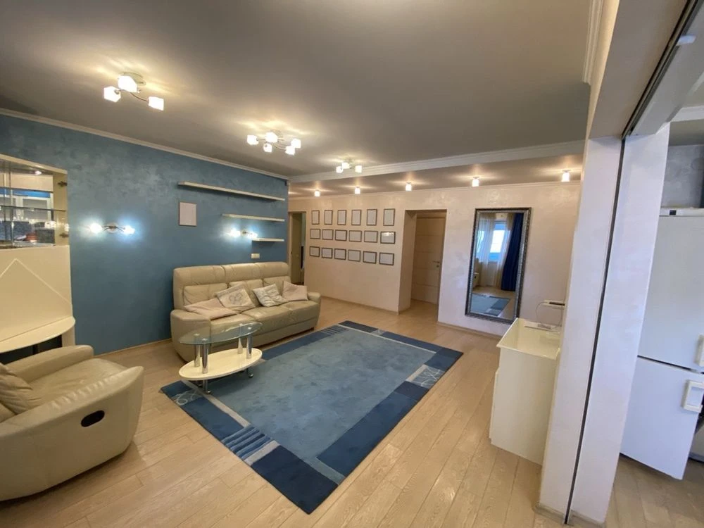 I will sell 5-room apartment. A. Polya