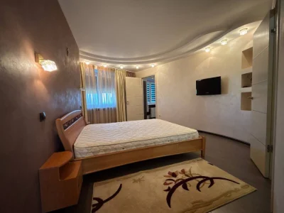 I will sell 5-room apartment. A. Polya