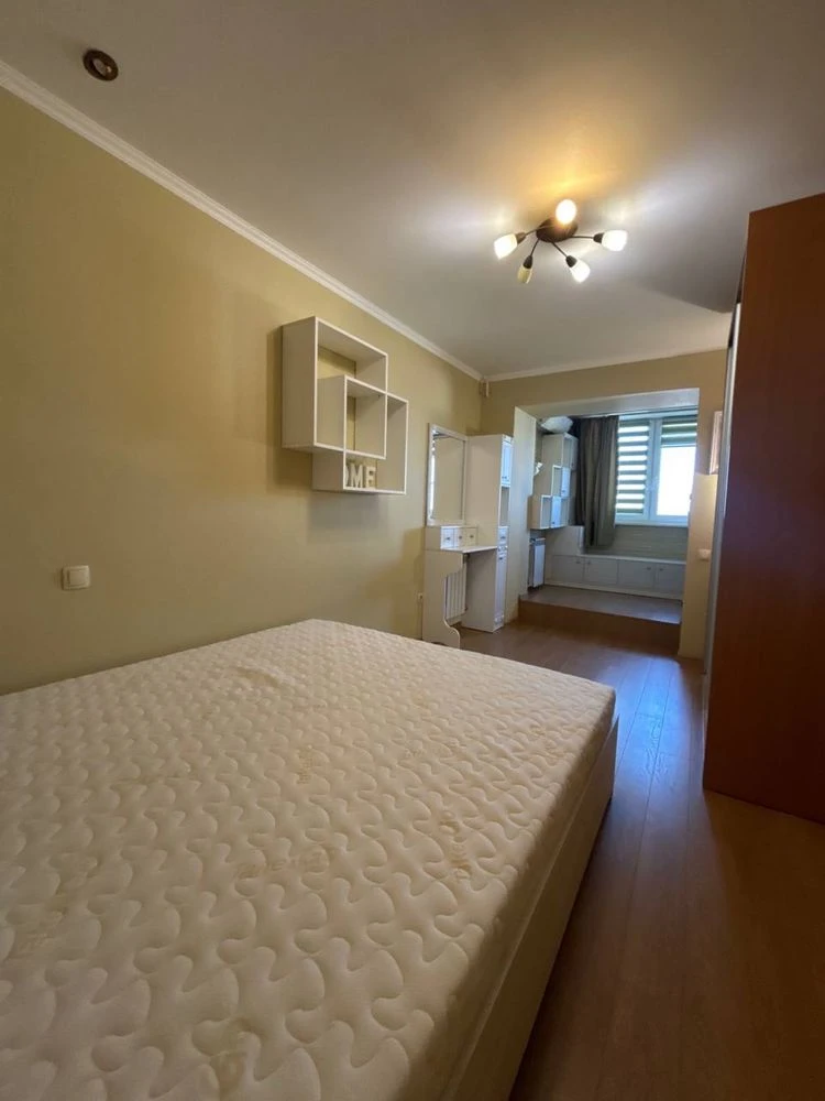 I will sell 5-room apartment. A. Polya