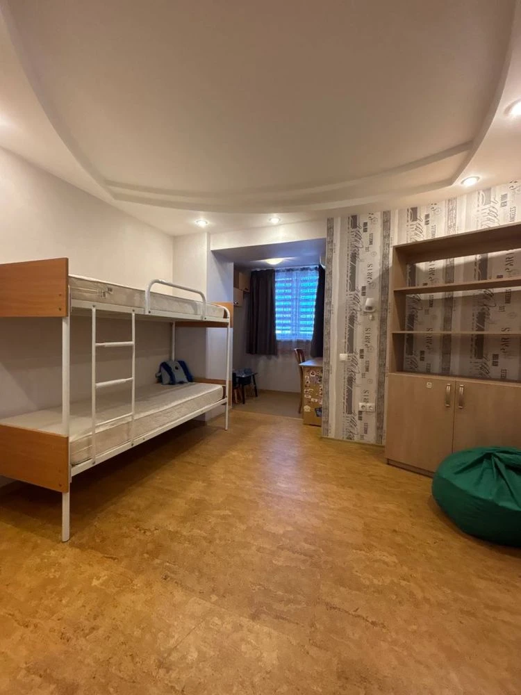 I will sell 5-room apartment. A. Polya