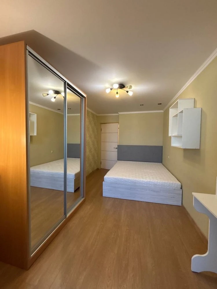 I will sell 5-room apartment. A. Polya