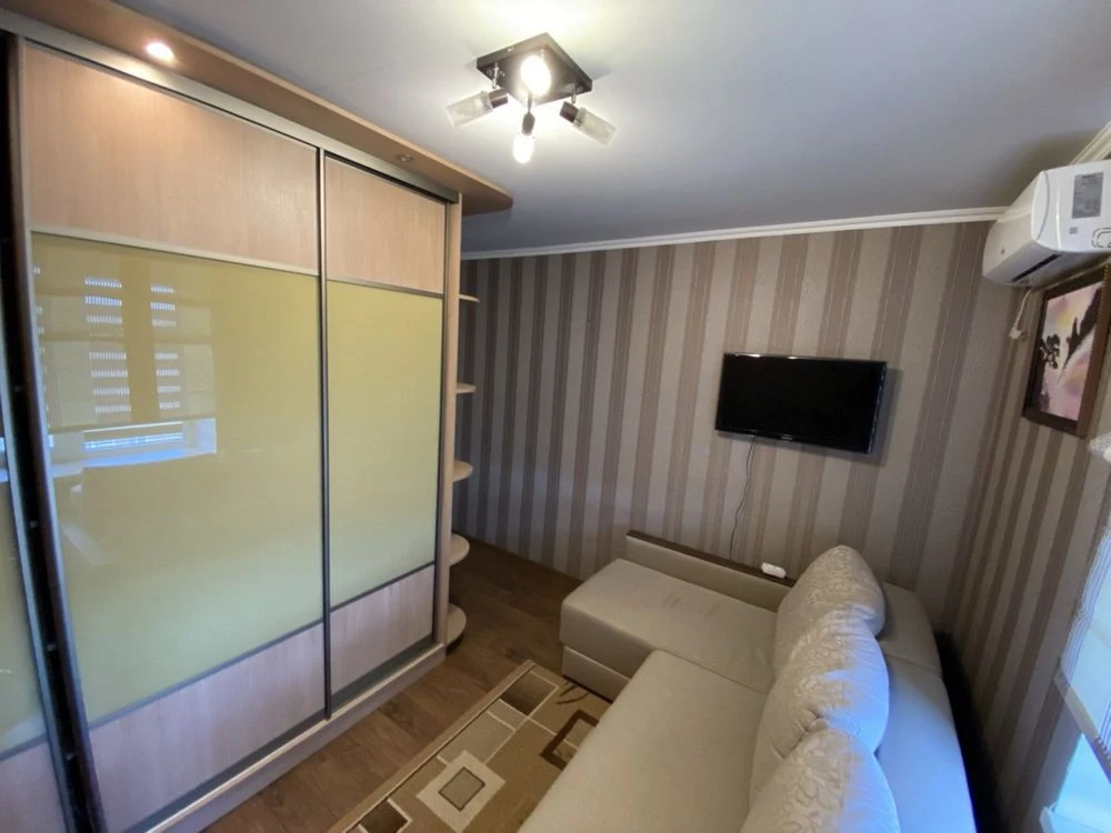 I will sell 5-room apartment. A. Polya
