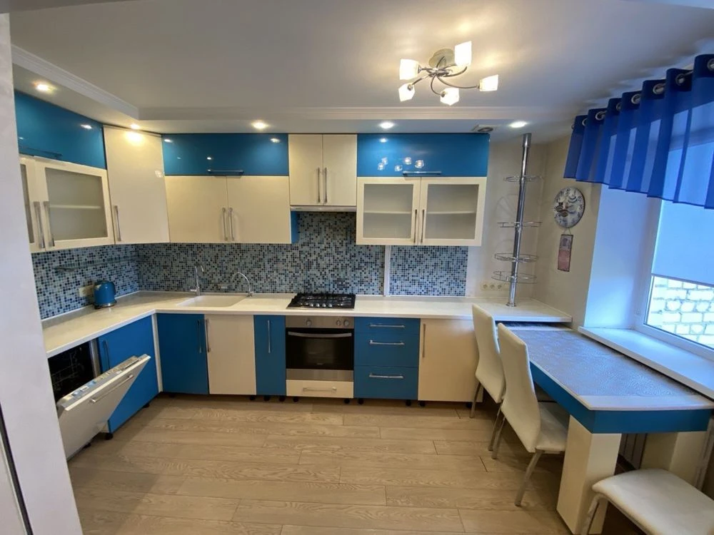 I will sell 5-room apartment. A. Polya