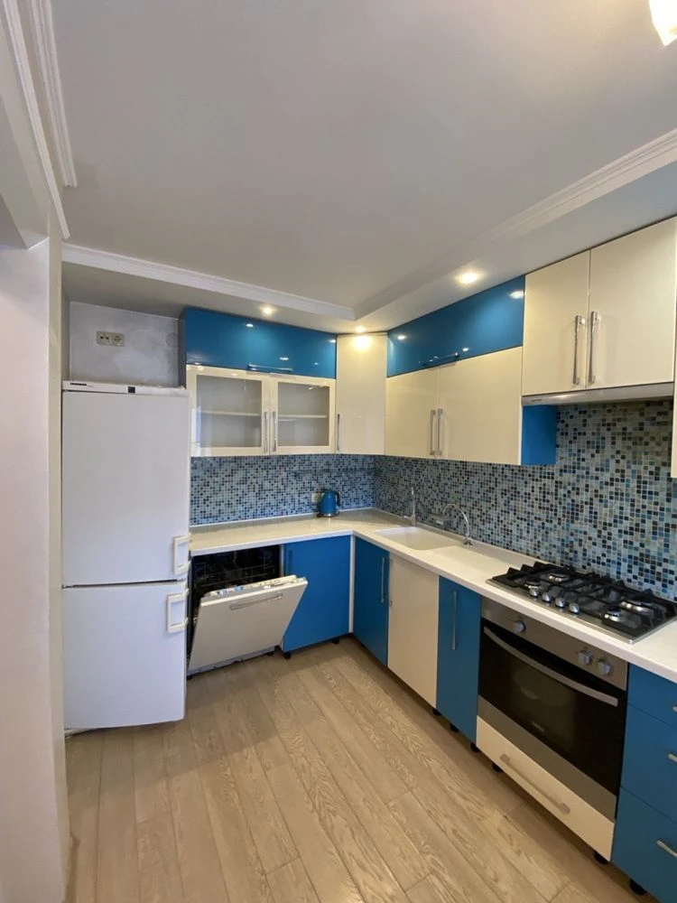 I will sell 5-room apartment. A. Polya