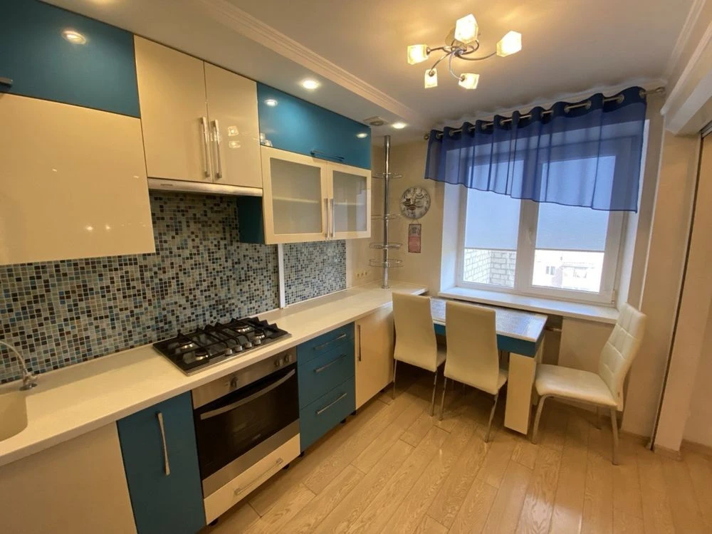 I will sell 5-room apartment. A. Polya